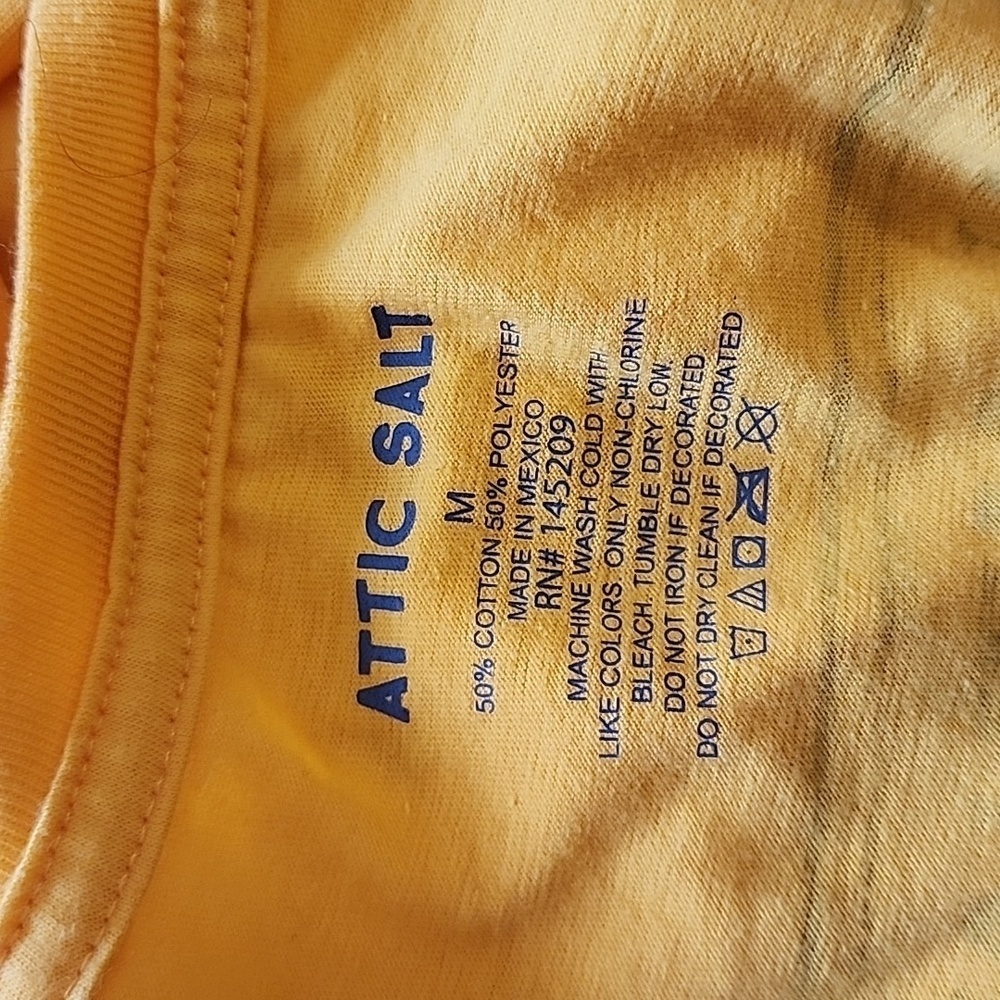 Attic Salt Size Medium Yellow Print Trail Guide Footprints Short Sleeve T-Shirt - Picture 4 of 4